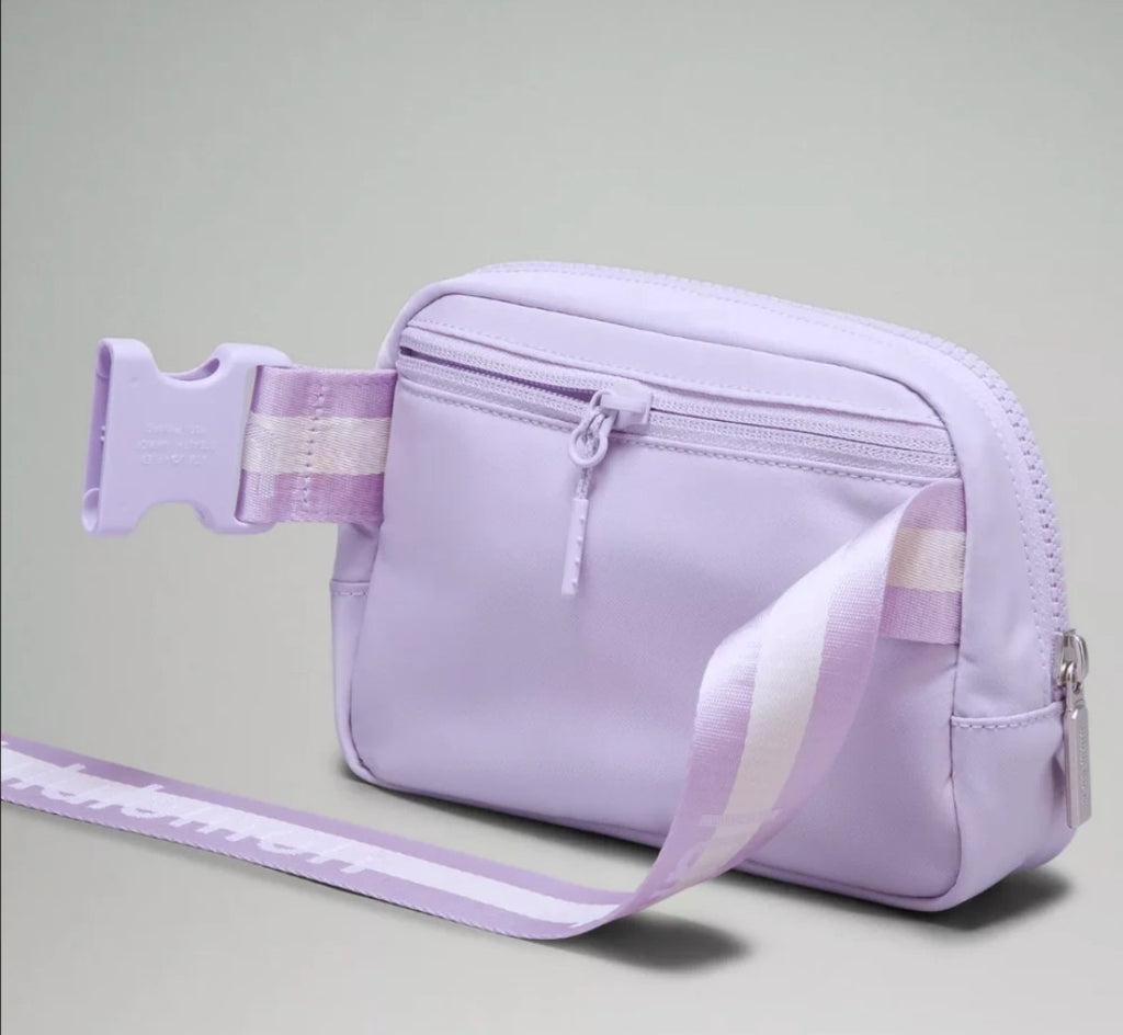 Everywhere belt bag L1 lilac silver color