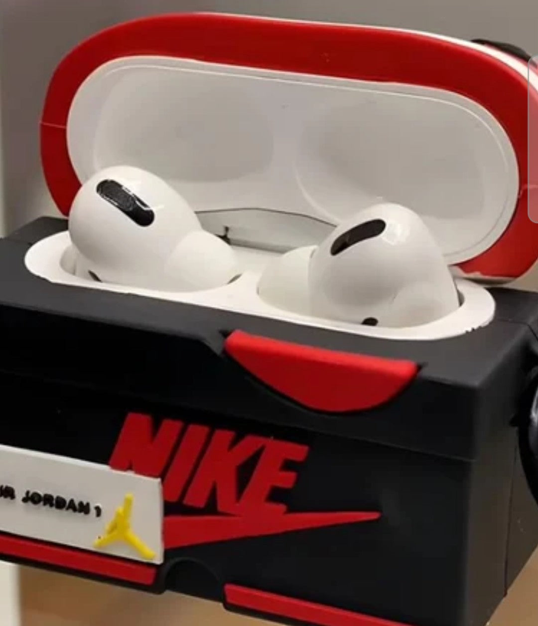 AirPods Pro 1 2 & AirPods 1 2 3 4 Case Retro Sneaker Shoe‑Box
