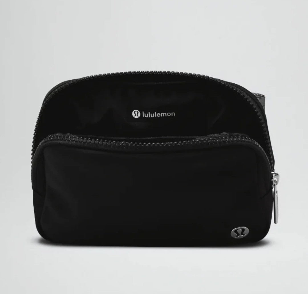 lululemon black belt bag with gold zipper Everywhere 1L Lemon Beirut Make the little things easy to find Lululemon Everywhere Belt Bag 1l