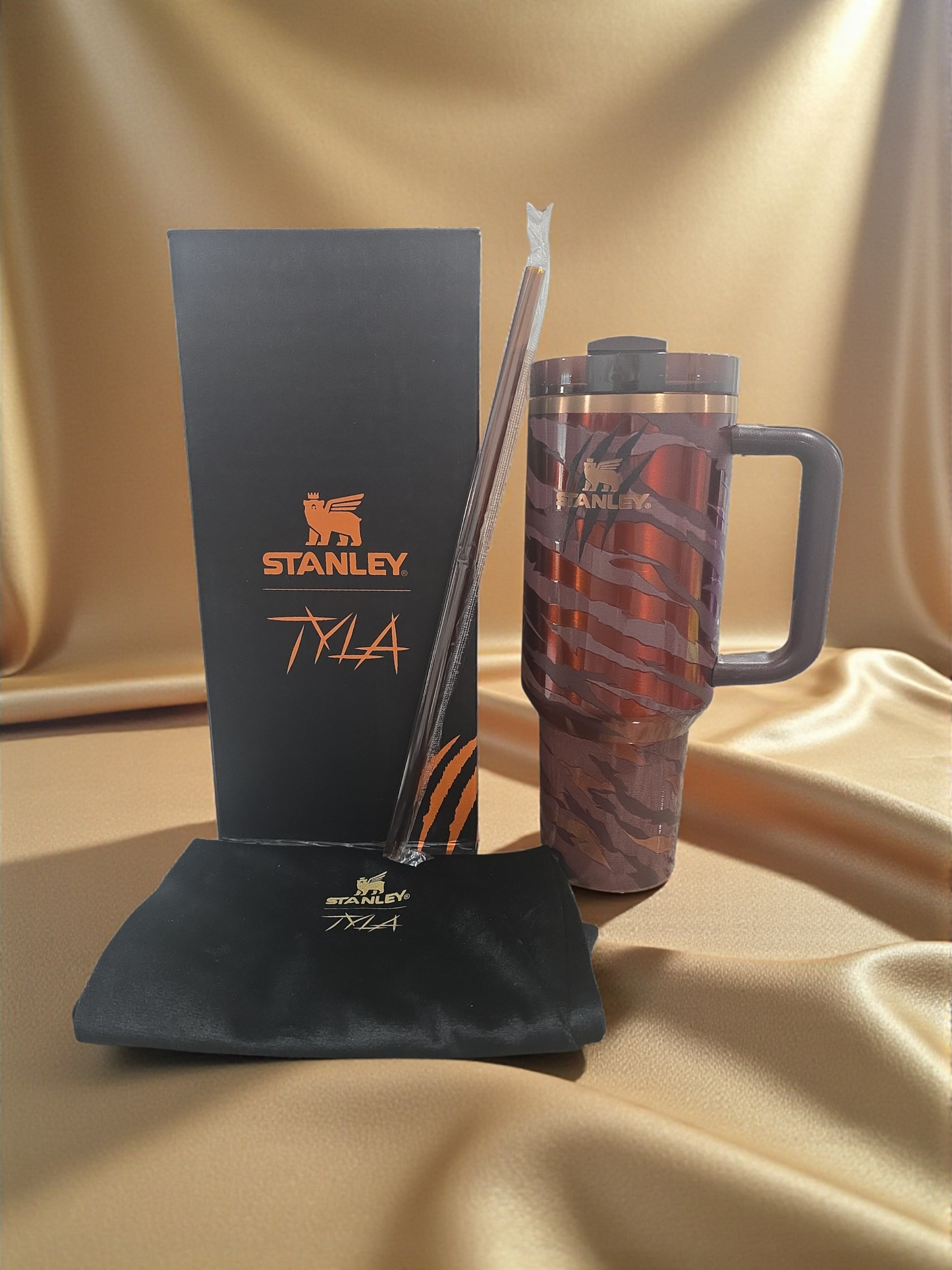 TYLA TYGER Quencher Tumbler 40 OZ Holiday Tumbler with Flip Straw,FlowState Insulated Stainless Steel Tumbler  Leak-proof Cup
