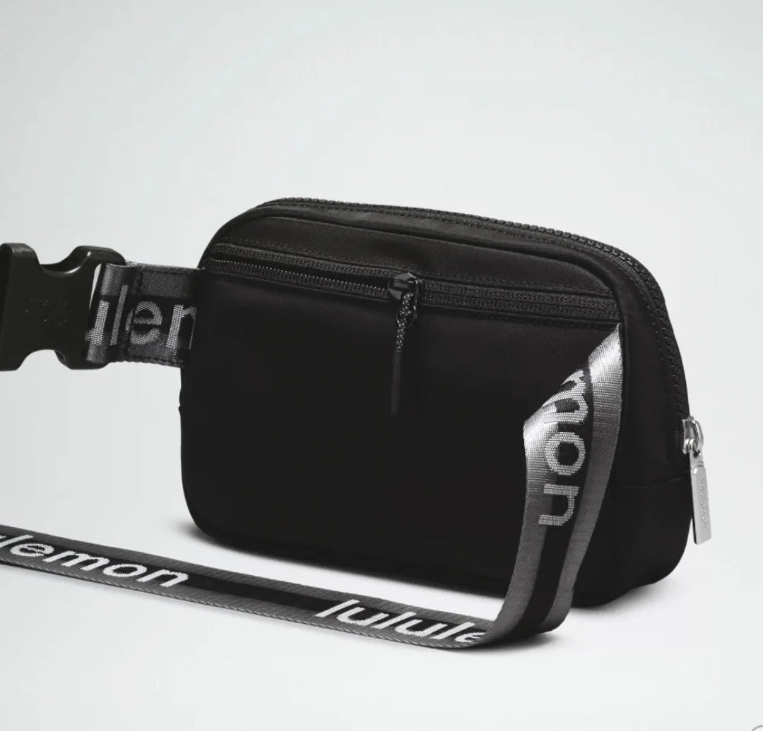 Everywhere belt bag L1  black silver color