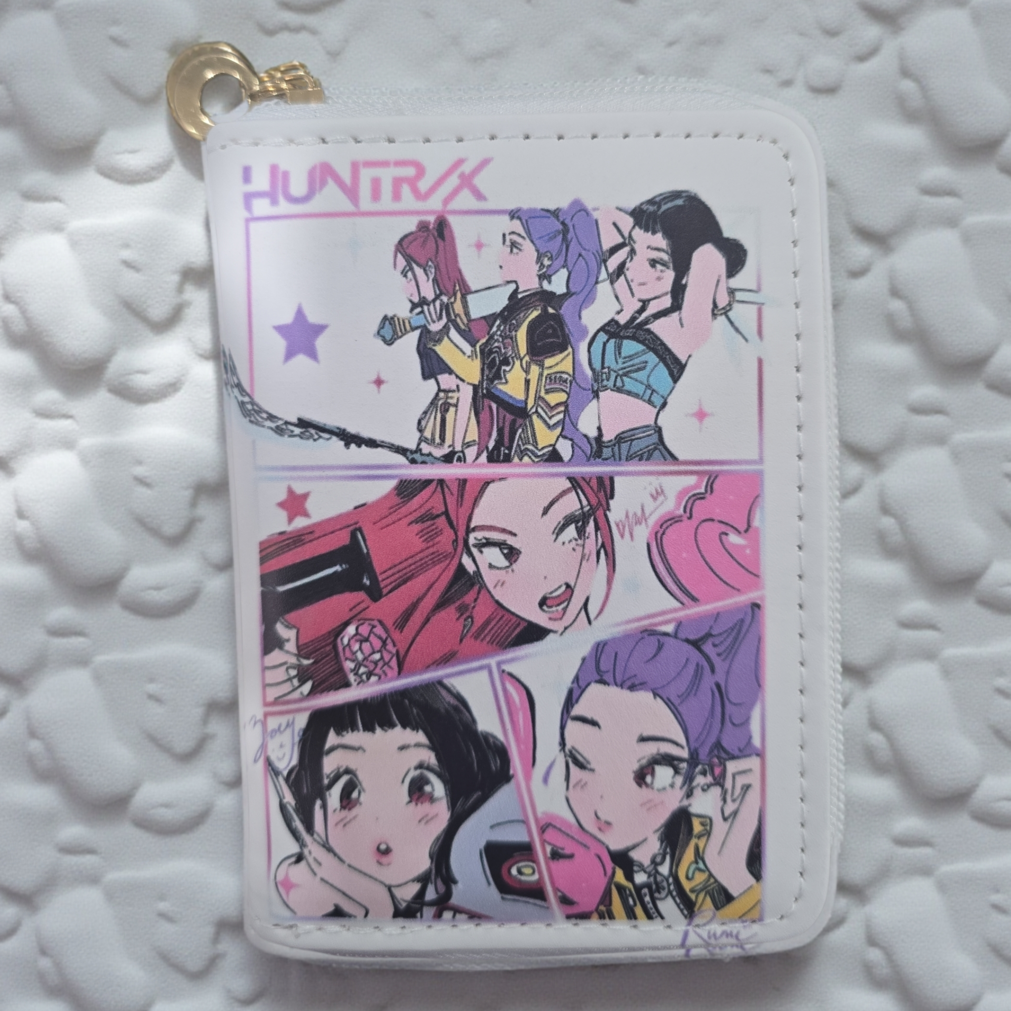 Huntrix" K-pop demon hunter girl group themed wallet featuring the characters Rumi, Mira, and Zoey.